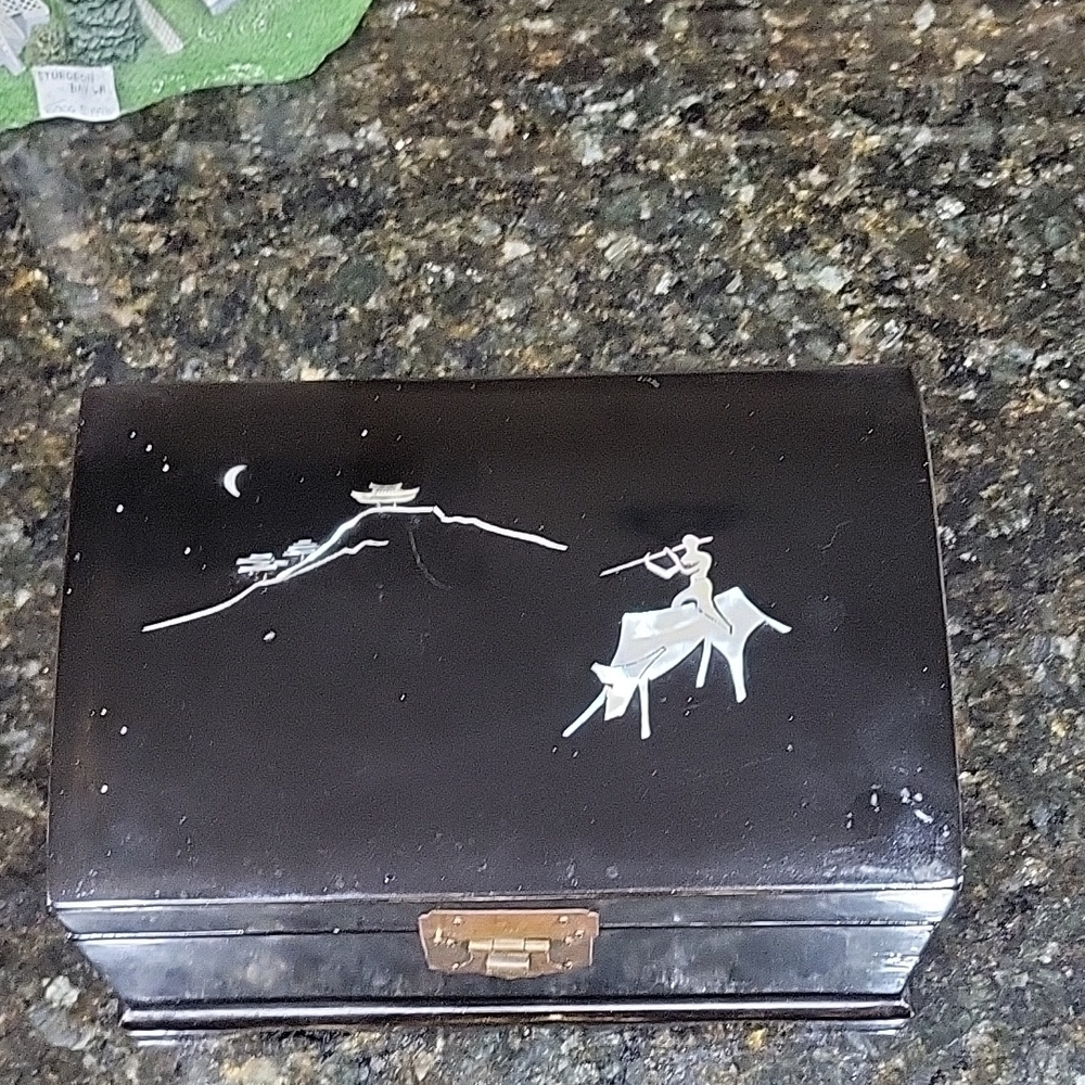 Vintage Korea New Star Mother of Pearl Inlaid Lacquered Music Jewlery Box Brass